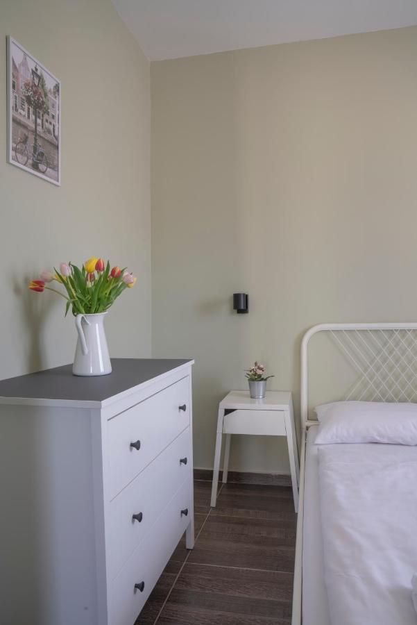 Tulipan Apartman Еґер Екстер'єр фото