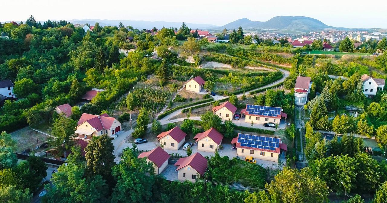 Tulipan Apartman Еґер Екстер'єр фото